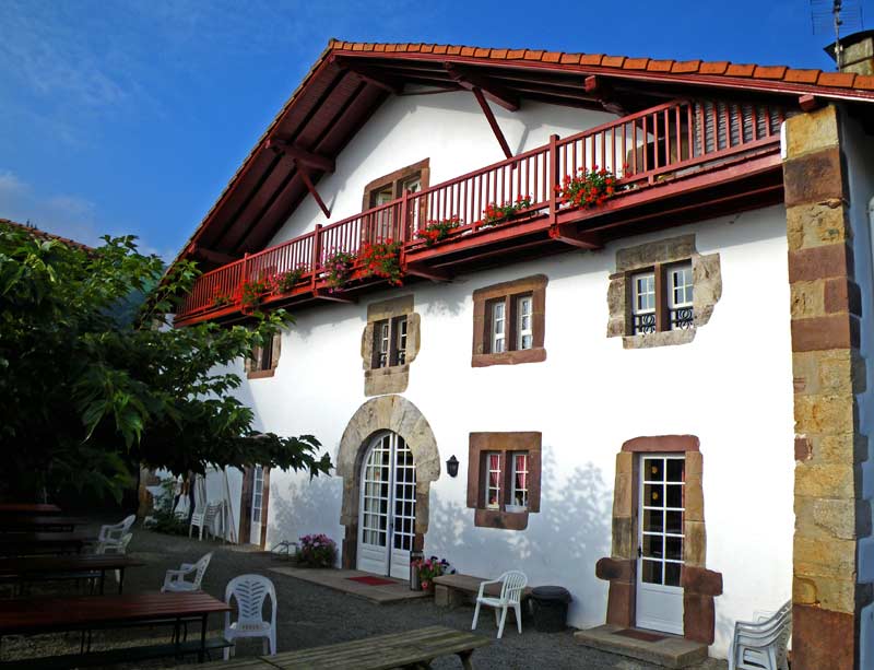 Gîte de groupe au Pays Basque, maison basque, centre de vacances, Domaine Oronozia, séjour à Baigorri